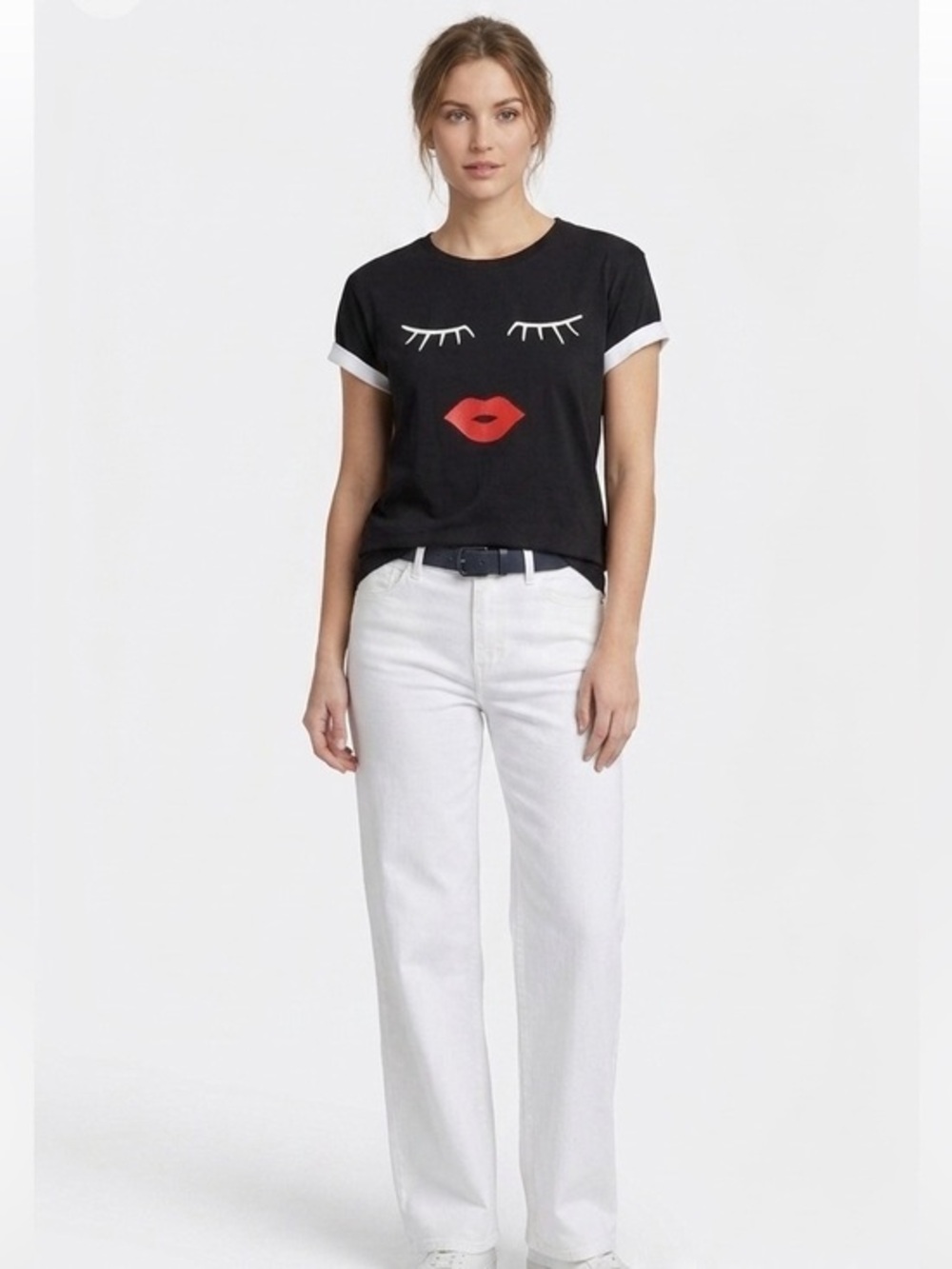 Black Graphic Crewneck T-Shirt with Eyelash and Red Lips Design Size medium